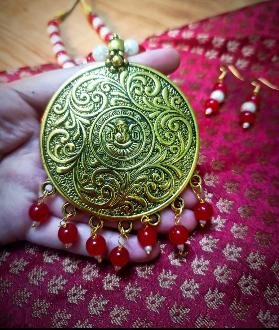 Red and White bead necklace with Gold Oxidised Pendant