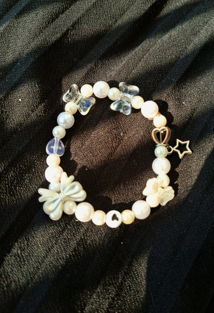 White bead and bow bracelet